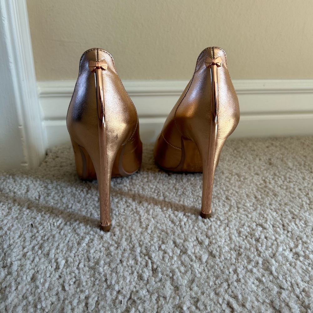 Ted Baker London Melisah Leather Rose Gold Pump - Picture 4 of 6